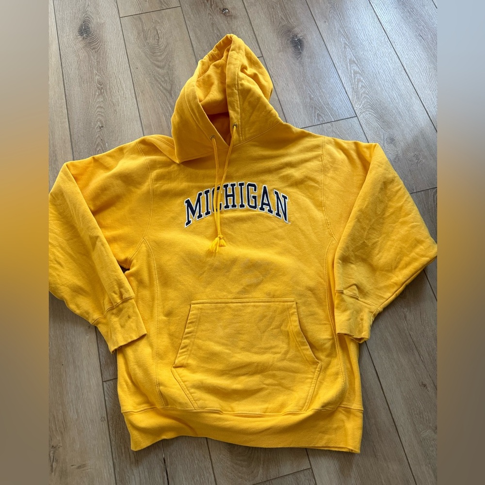 Vintage‎ Steve & Berry's Yellow  embroidered spell out Michigan Hoodie Small